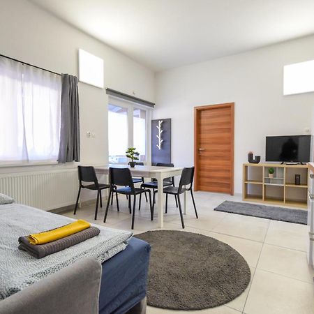Island Apartment บูดาเปสต์ ภายนอก รูปภาพ